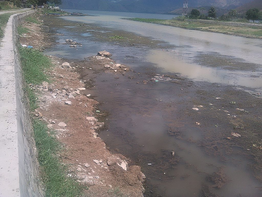 Air Danau Toba Menyusut