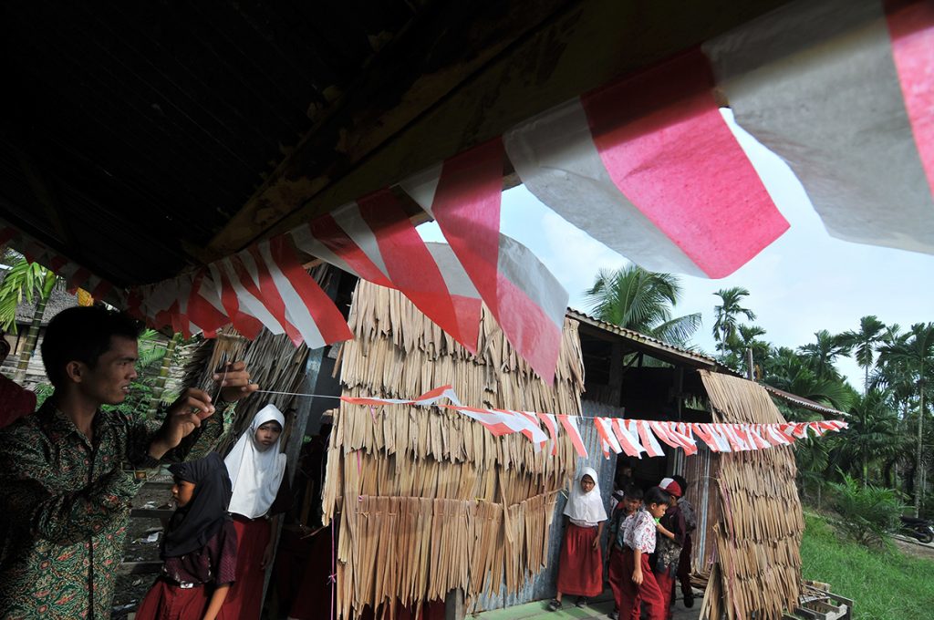 Sambut HUT Ke-71 Kemerdekaan RI | Kibarkan Bendera Merah Putih Selama 5 ...